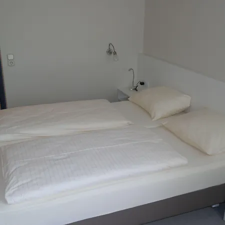 Garner Hotel Kiel - Akademie Отель
