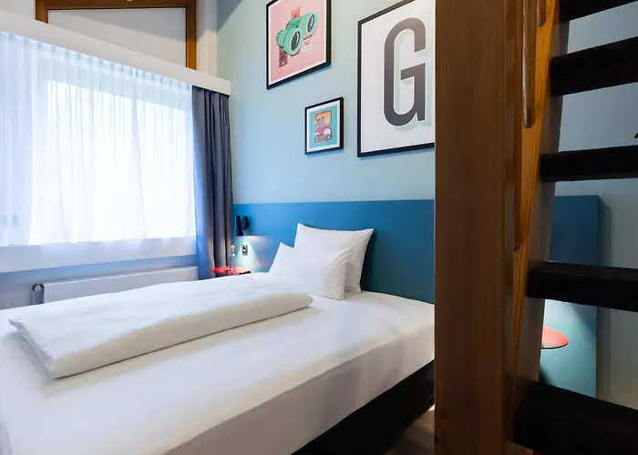 Garner - Akademie Hotel