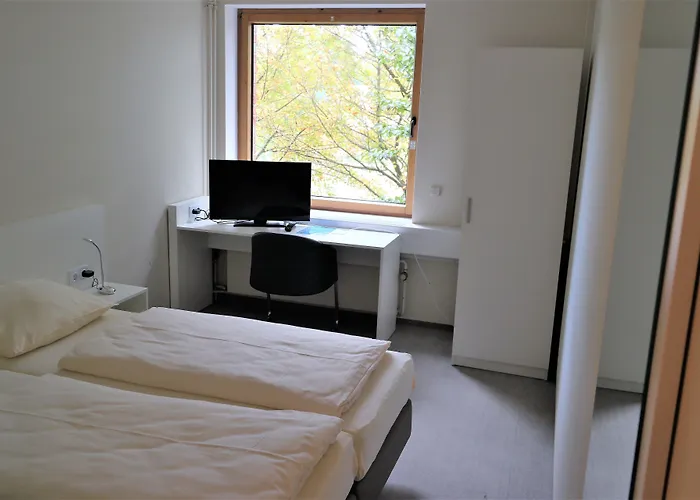 Garner - Akademie Hotel